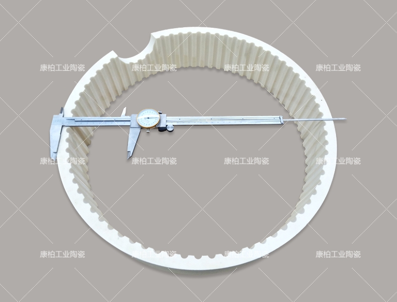 透明氧化鋁陶瓷是完全透明的嗎？會呈現(xiàn)顏色或霧感？?